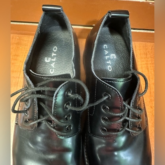 CALTO
Classic Black Oxfords with Polished Leather Finish - Picture 6 of 11